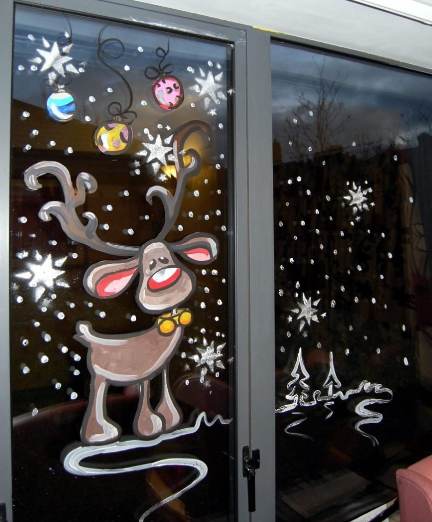 Украшение окон на новый год вытынанками