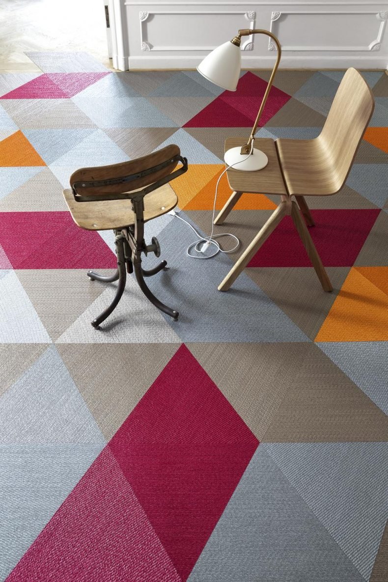 Виниловая плитка для пола цветная