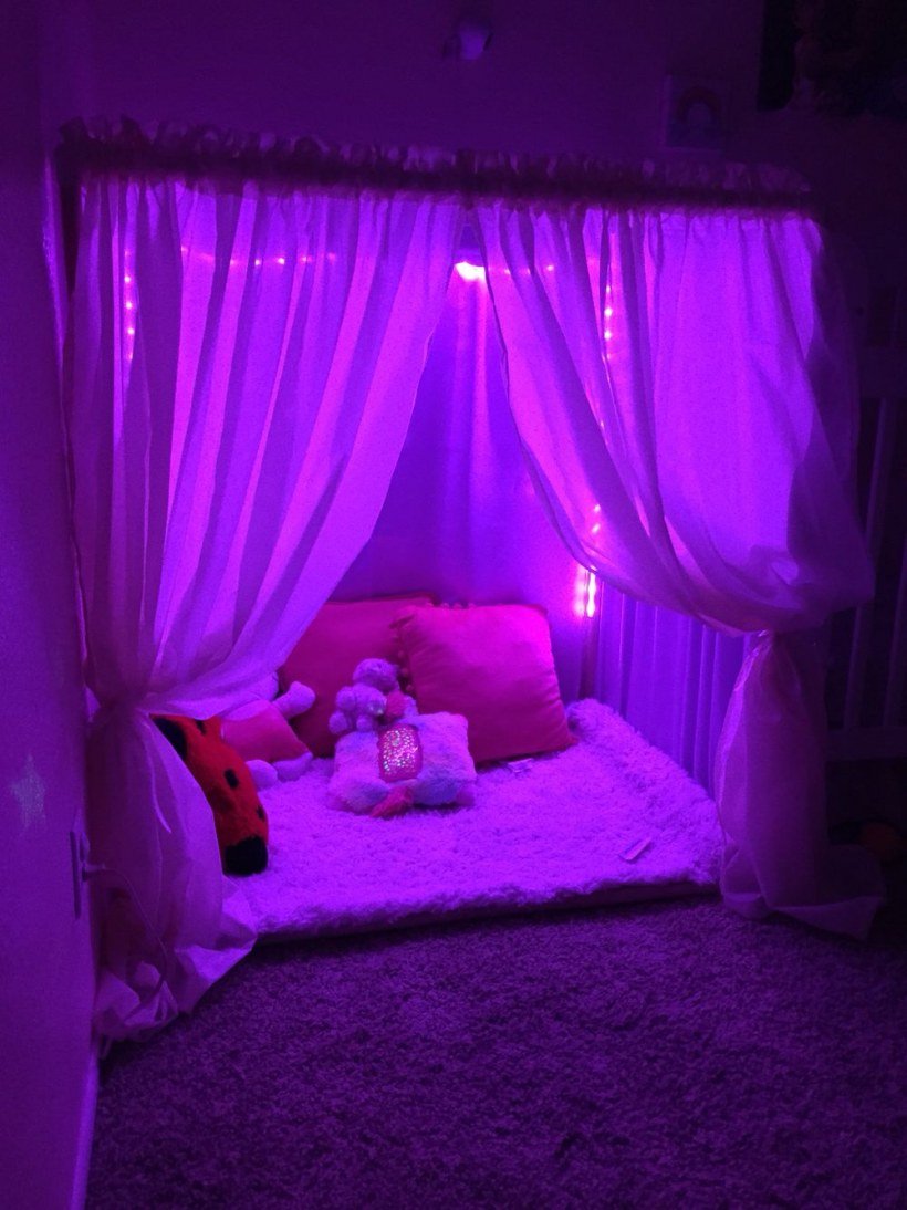 Кровать из поддонов с подсветкой