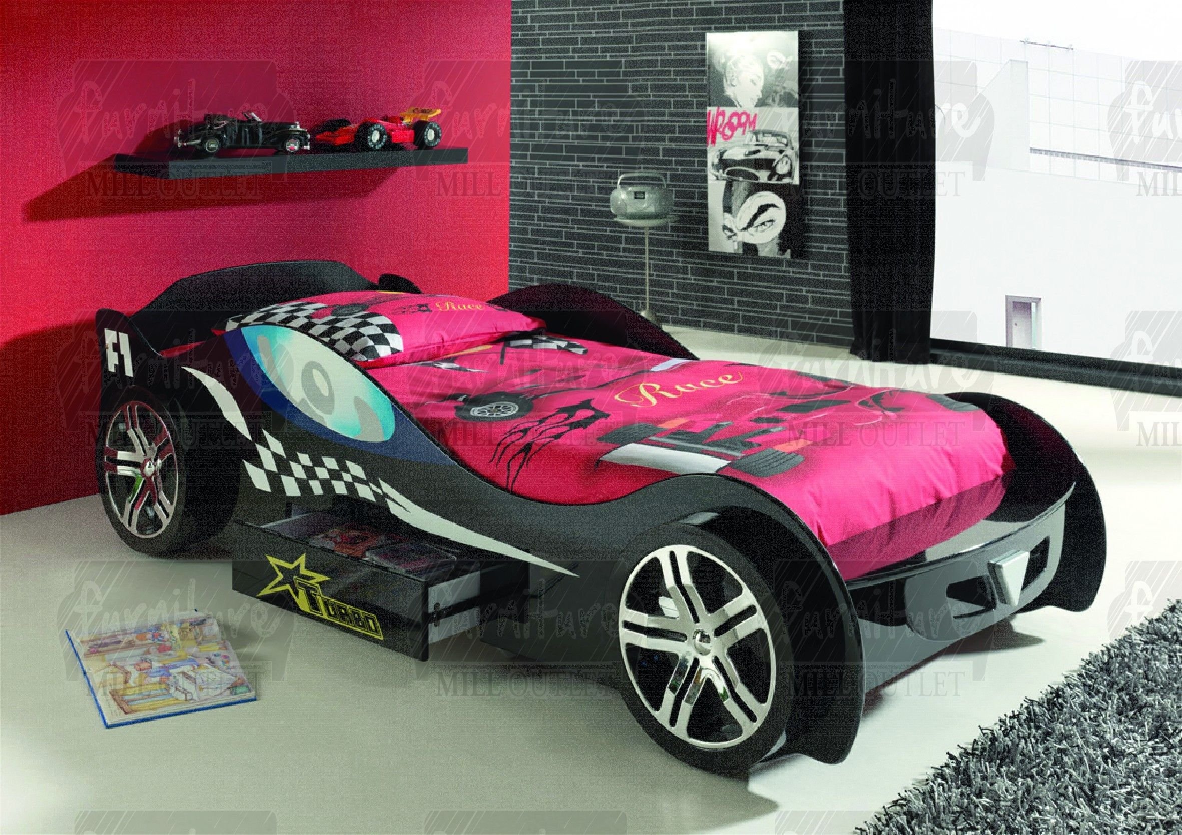 Кровать с колесами от машины для взрослых