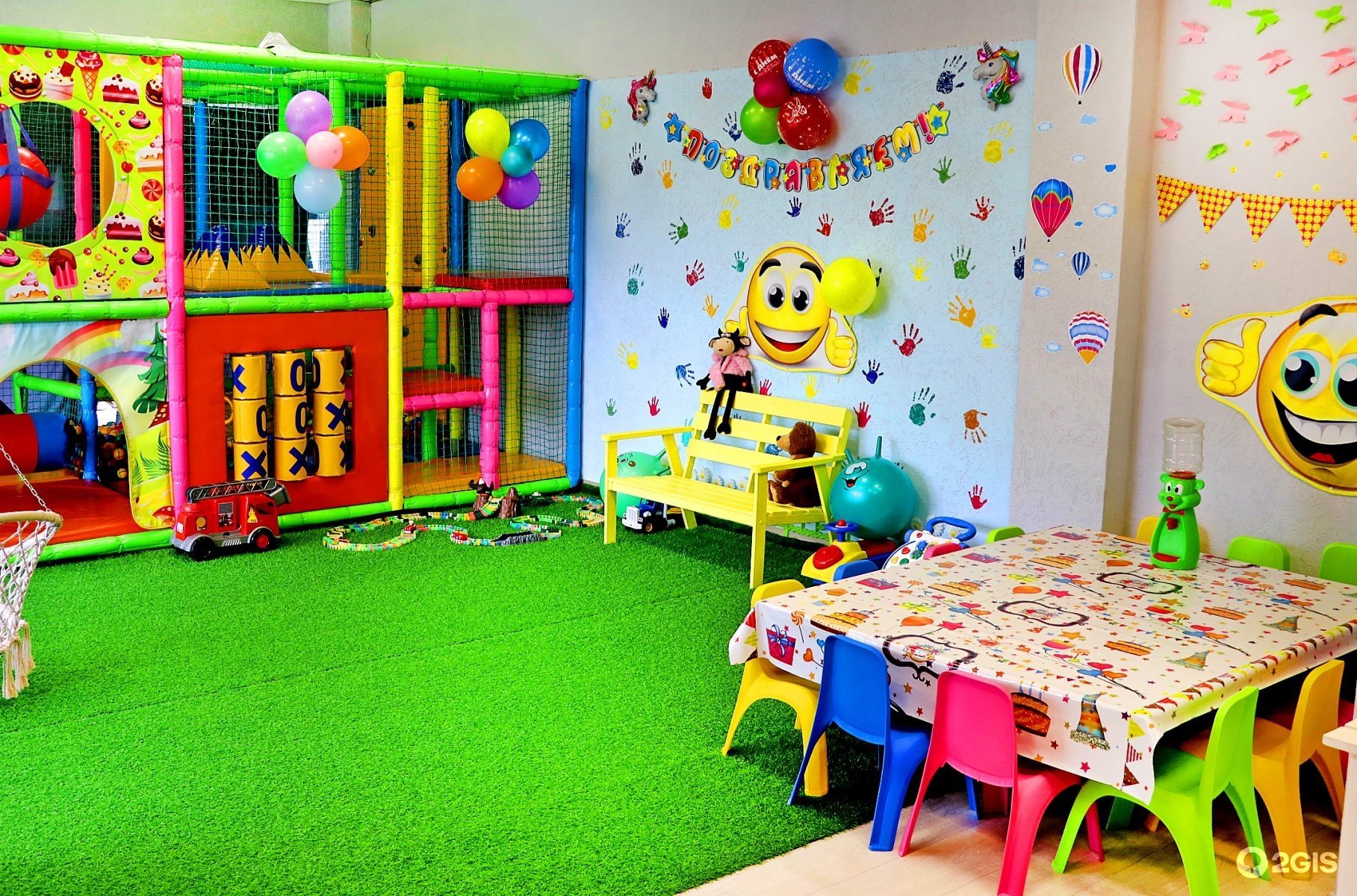 Детский день рождения в игровой комнате. Детская игровая комната. Игровая комната для детей. Комната для празднования дня рождения. Комната для празднования дня рождения ребенка.