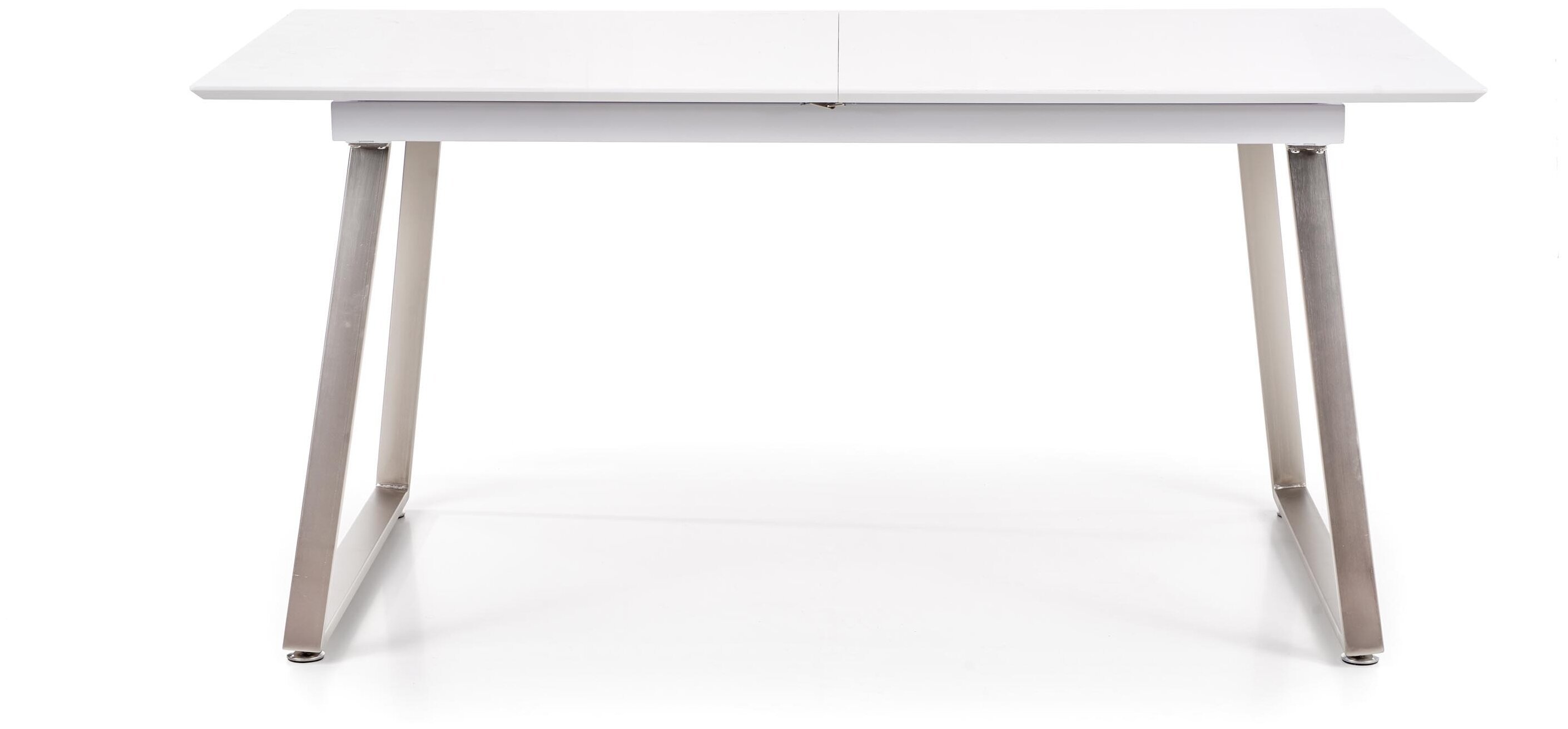 Обеденный стол на белом фоне