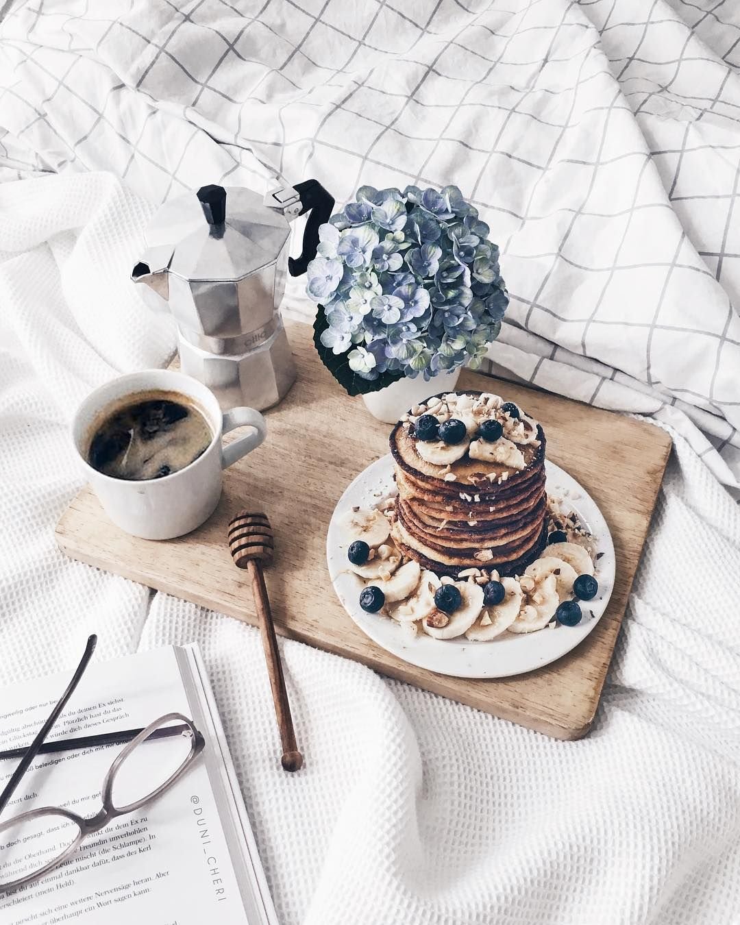 Картинка стильная доброе. Стильный завтрак. Стильное утро. Кофе утро стильные. Утро кофе завтрак стильно.