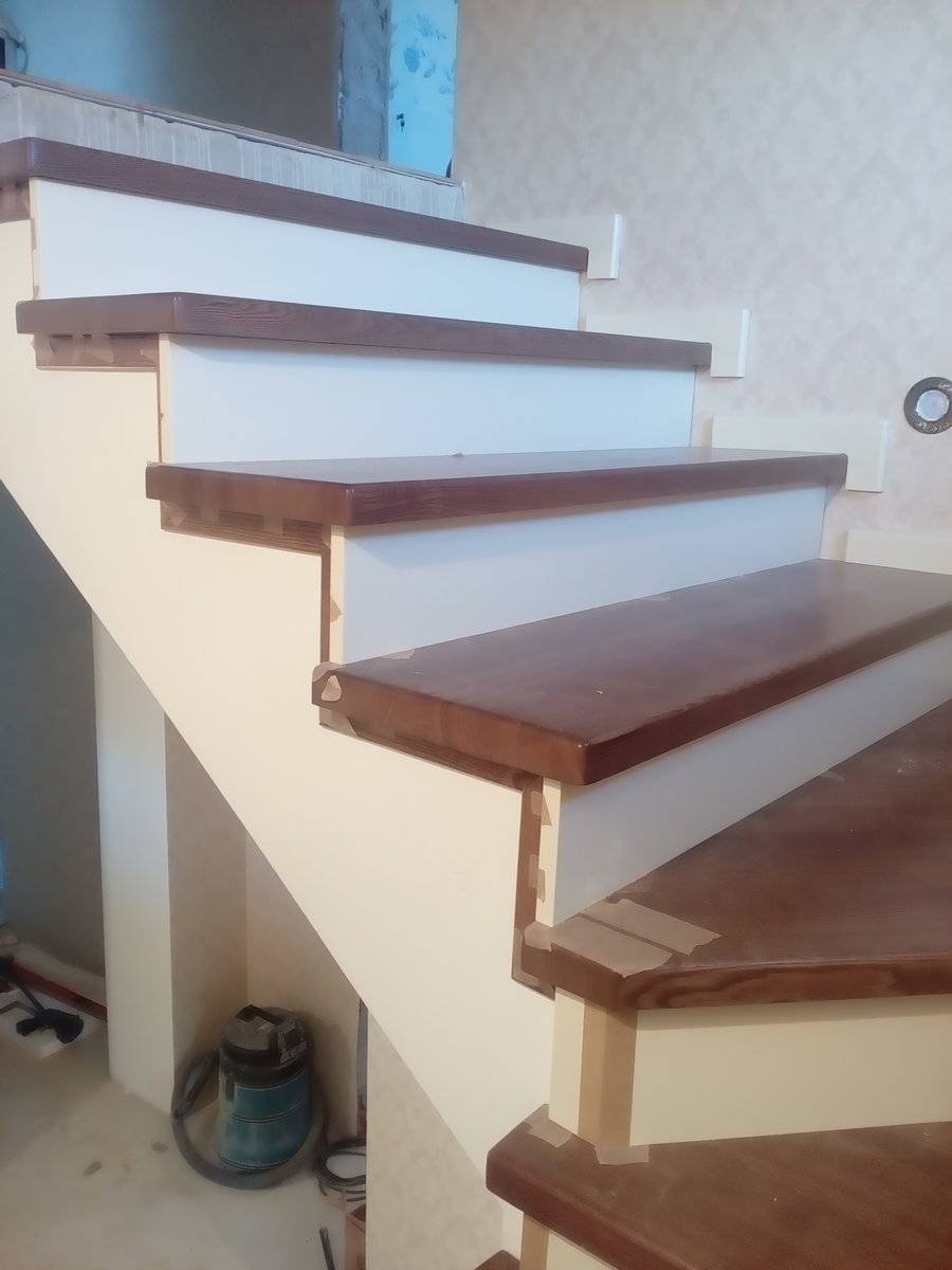 Ступени и подступенок для лестницы из бетона