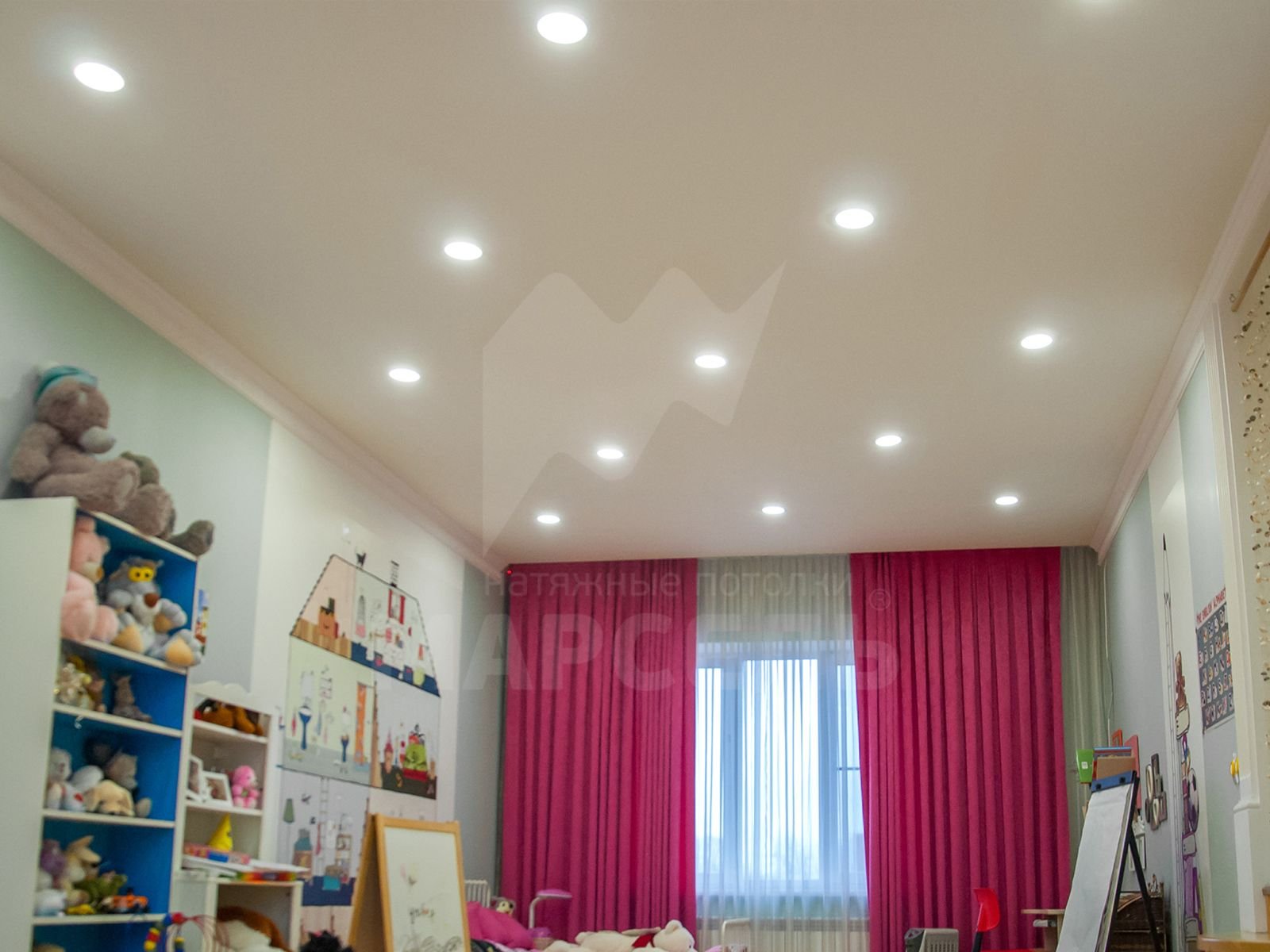 Натяжной потолок с подсветкой в детской