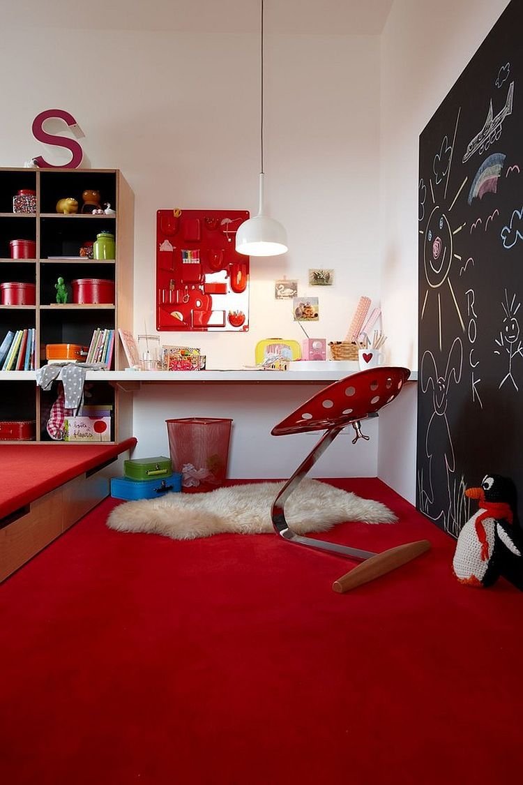 Красная детская комната