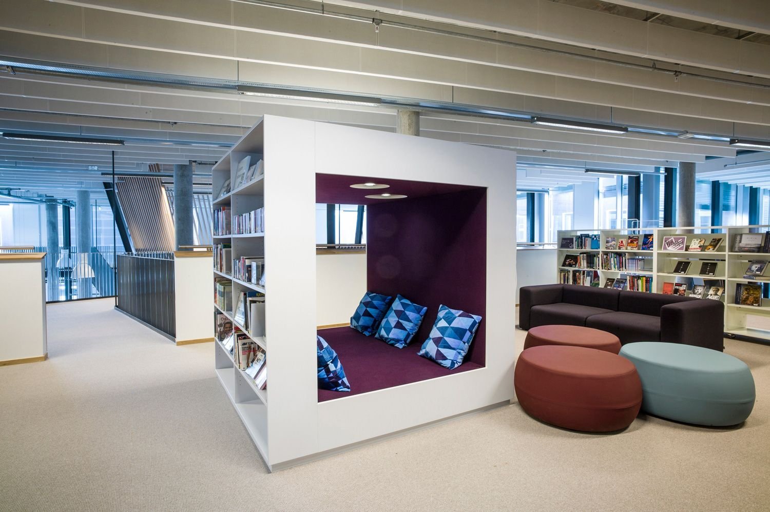 современная библиотека в школе интерьер