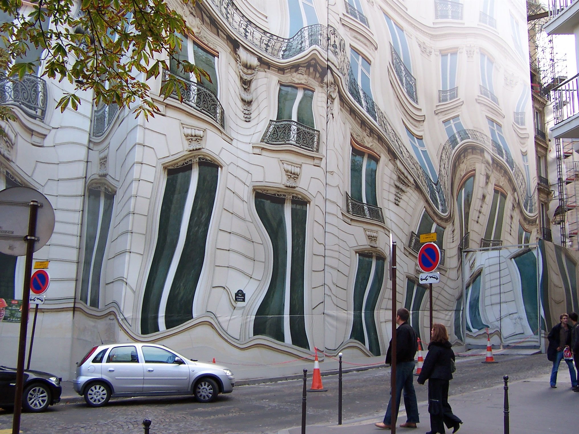 Хординг. Супер Графика на зданиях. Брандмауэр в архитектуре. Забор в Париже. Уличные ограждения в Париже.