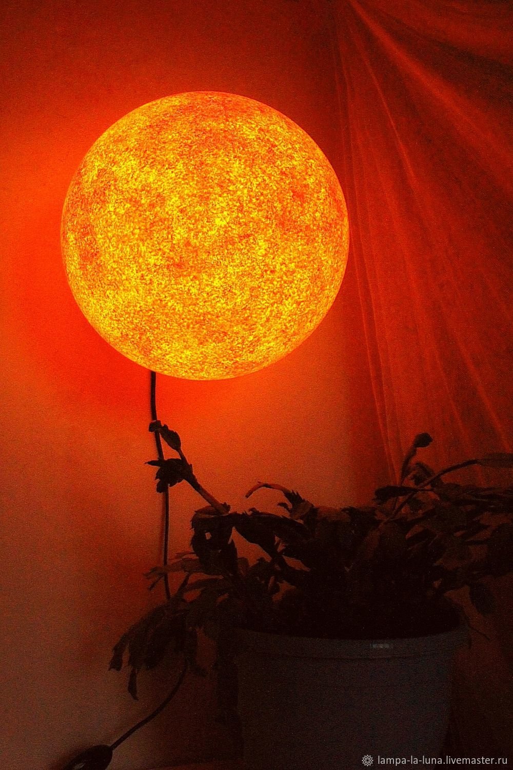 Здесь под желтым солнцем ламп. Светильник. Лампа солнце. Оранжевый светильник солнце. Лампа оранжевая.