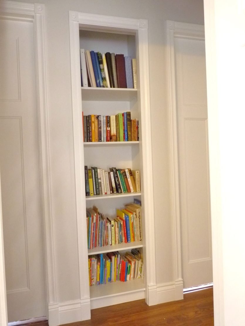 Встроенные книжные полки