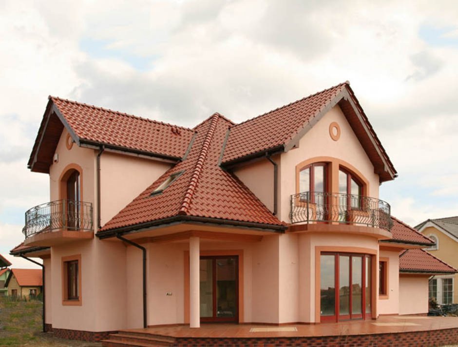 Фасады домов с терракотовой крышей