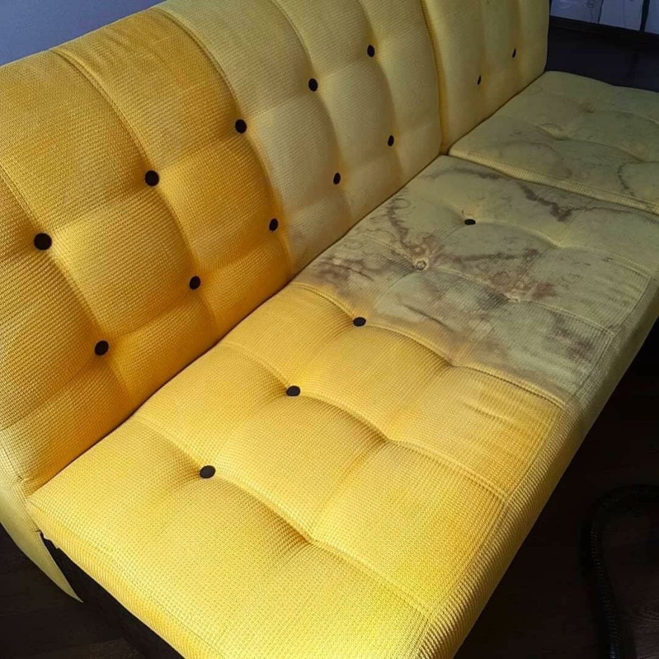 Грязный диван