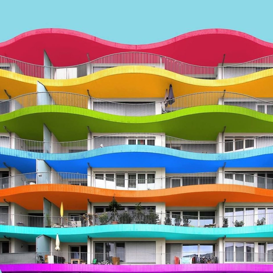 Современные цветные здания