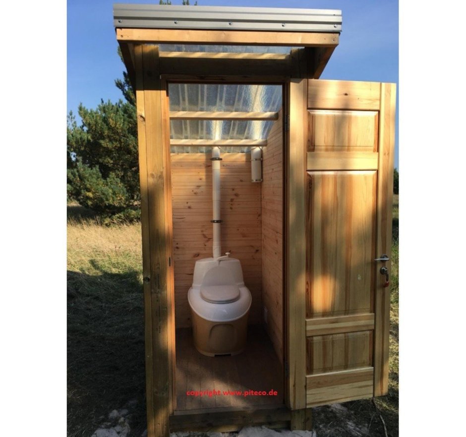 Туалет с душем для дачи деревянный