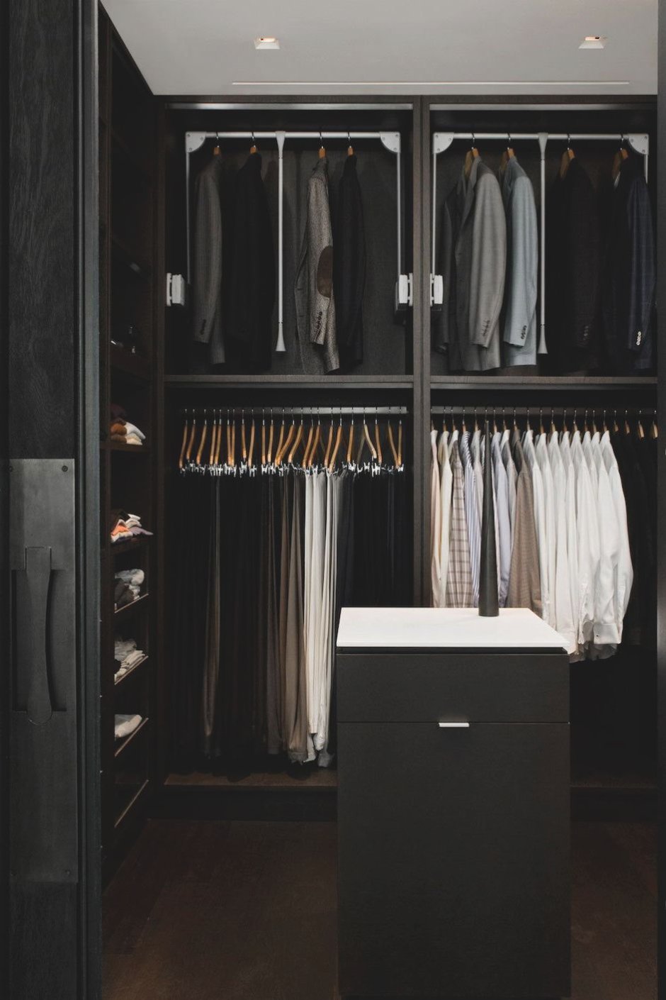 Мужской шкаф для одежды