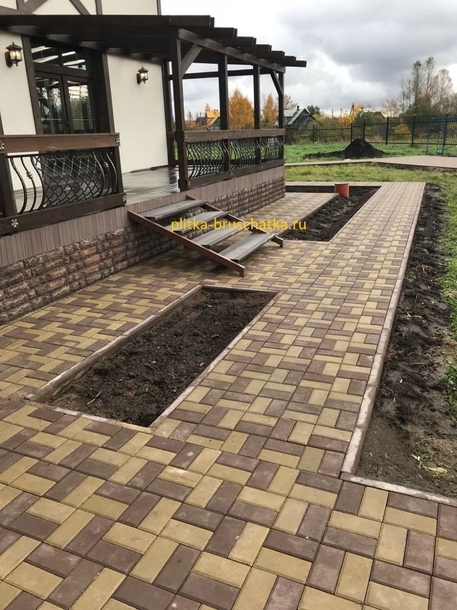 Тротуарная плитка в частном доме