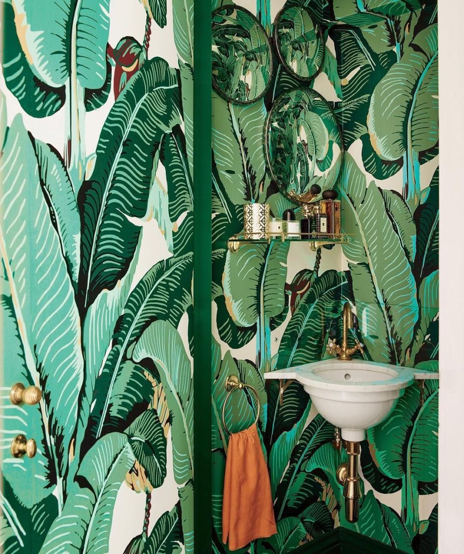 Martinique Banana Leaf Wallpaper в интерьере