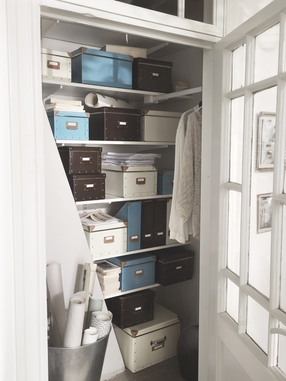 Ящики для хранения вещей в гардеробной