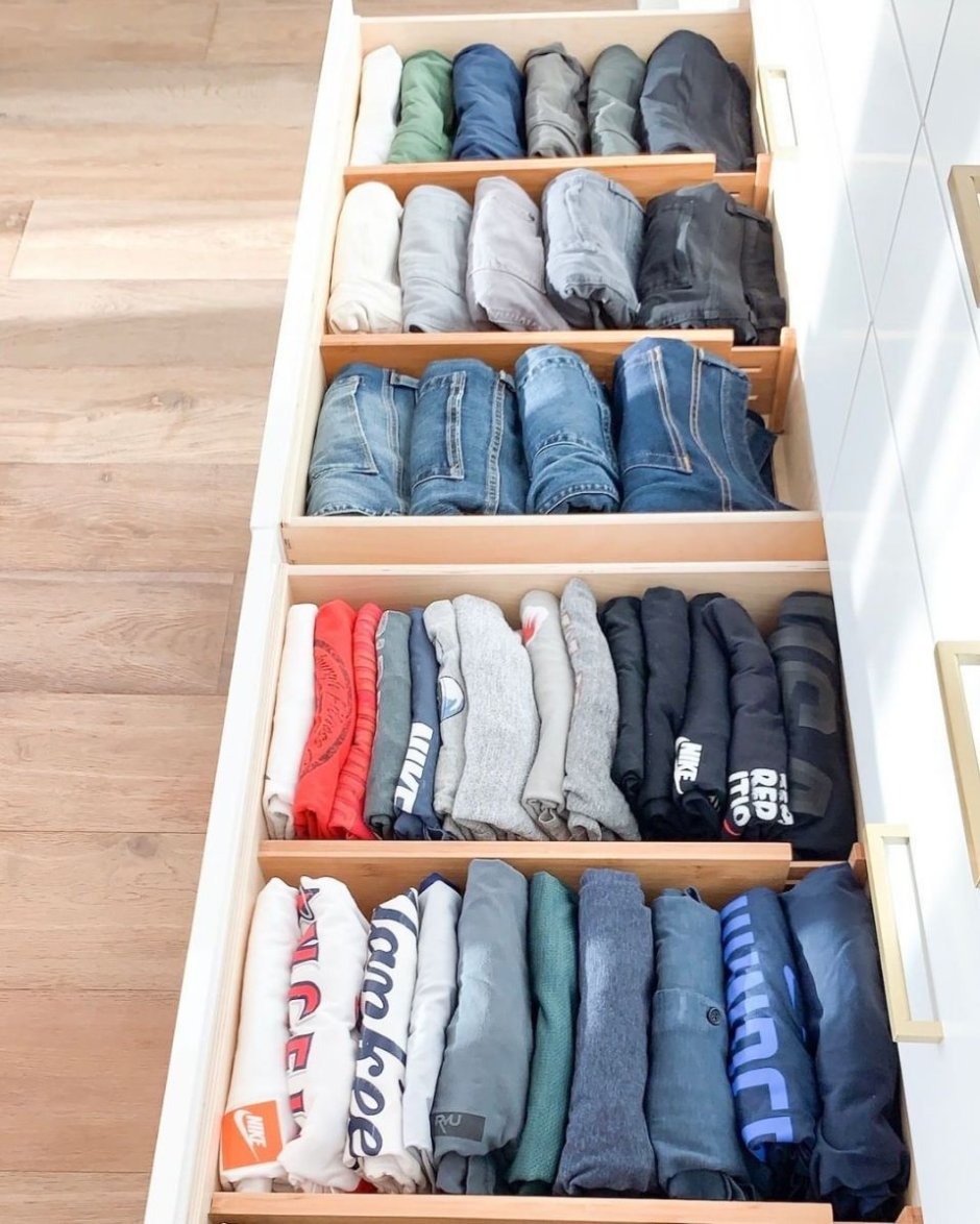 Шкаф для одежды из палет