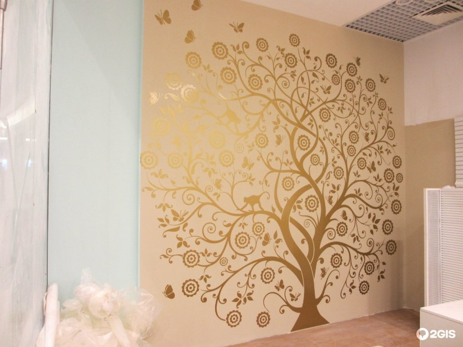 Золотое дерево на стене