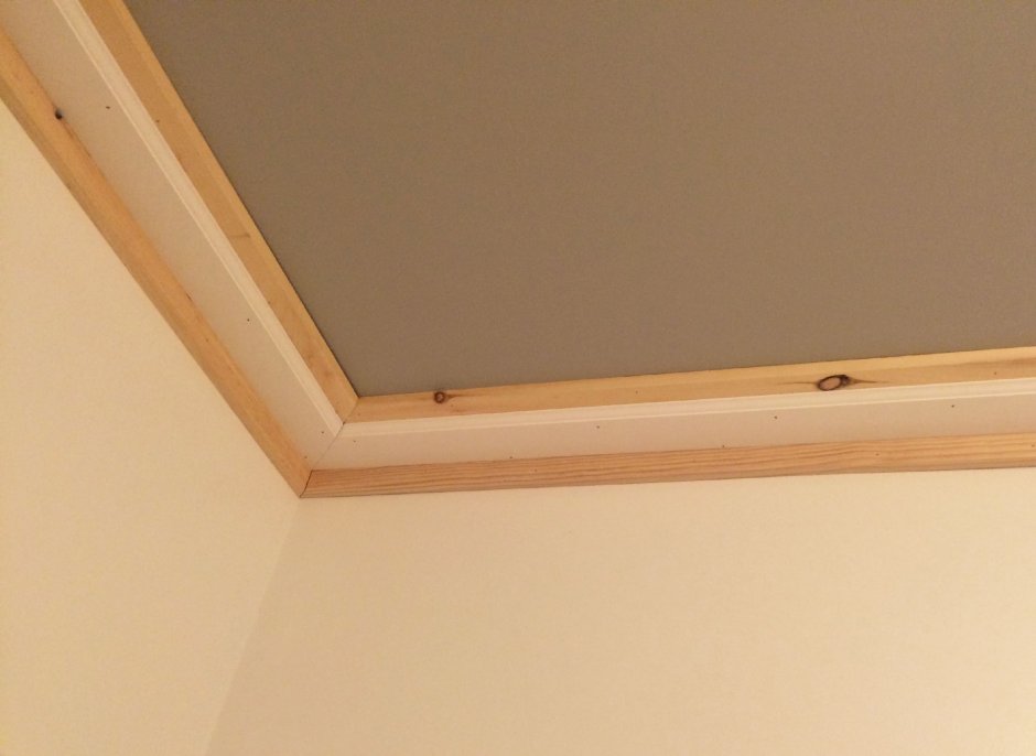 Потолочный плинтус для деревянных потолков