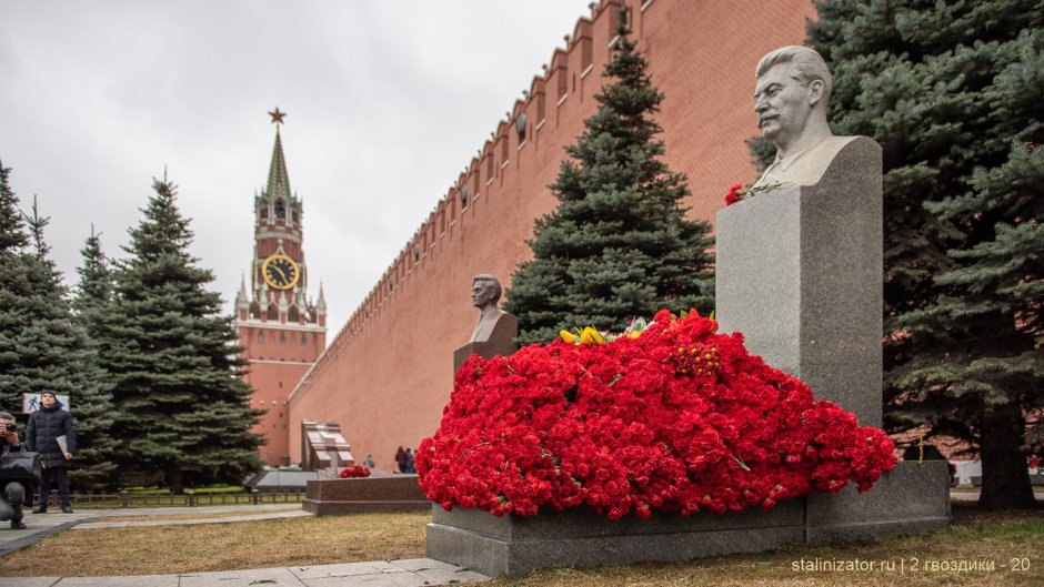 Бюст Сталина на красной площади