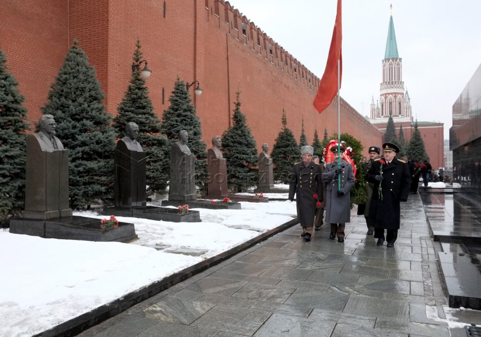 Почетный караул у мавзолея Ленина