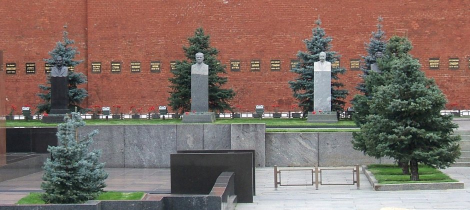 Могила Сталина у кремлевской стены на карте
