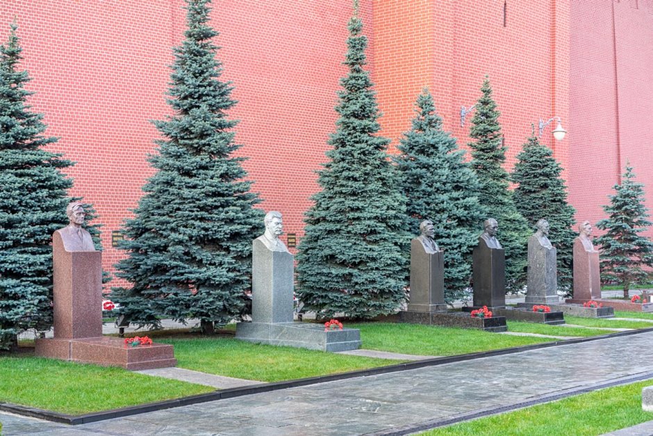 Москва некрополь у Кремля