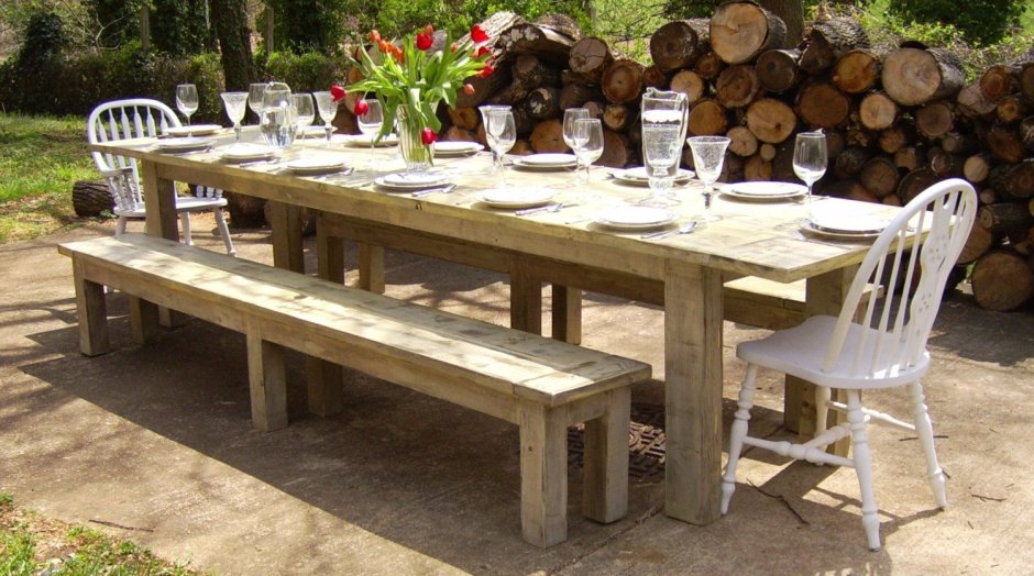 Садовый столик из дерева