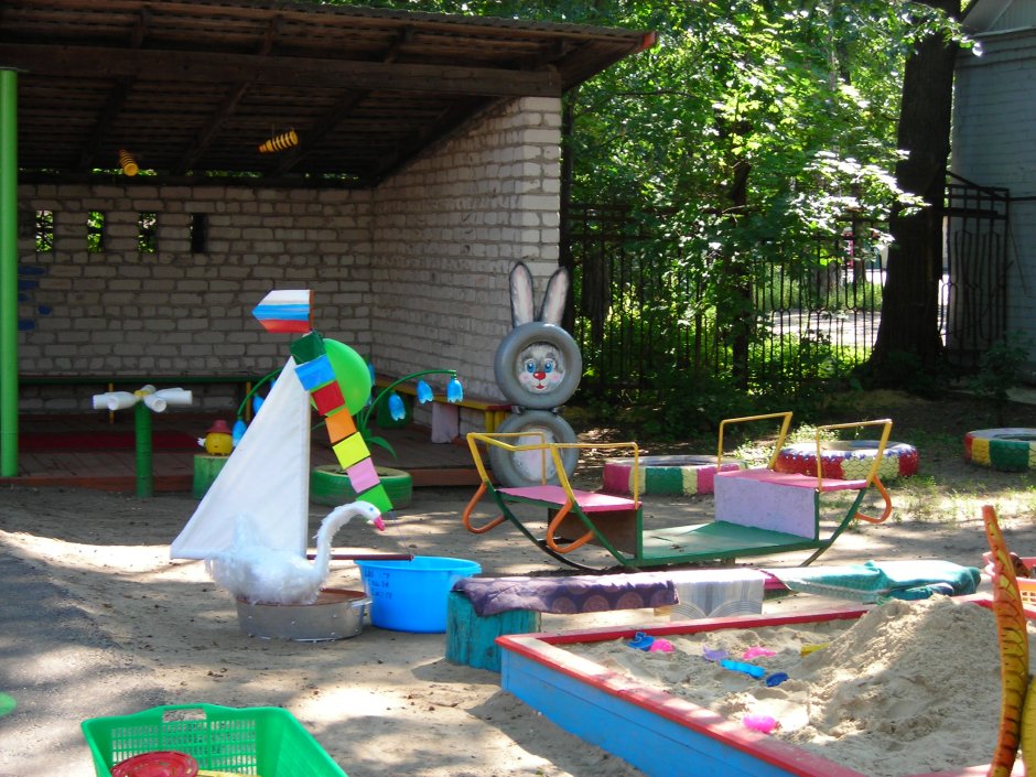 Украшение участка в детском саду