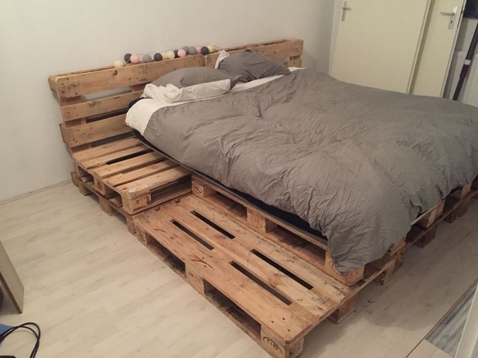 Кровать из европаллетов