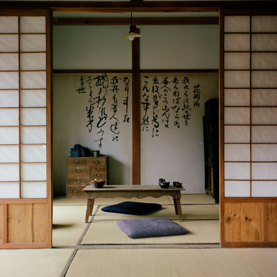 Столик в японском стиле