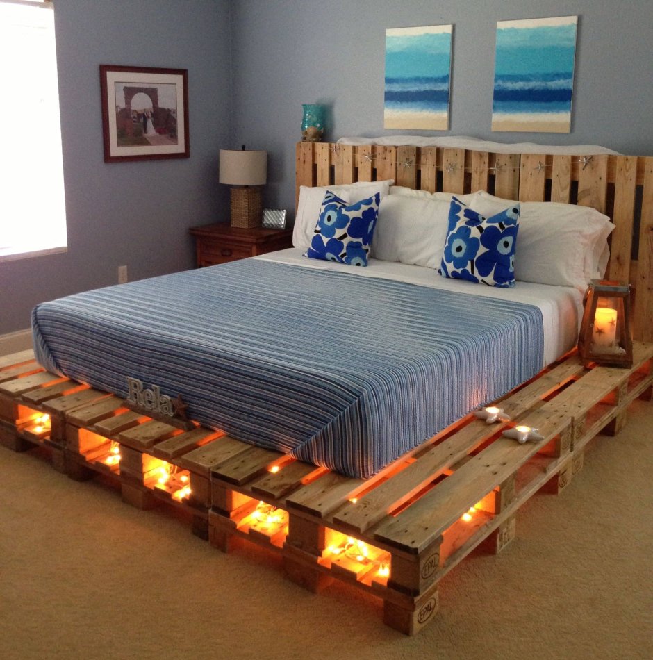 Кровать из паллетов в стиле бохо.