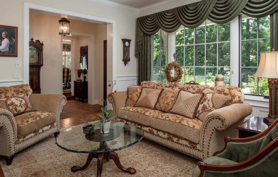 Белый диван в классическом стиле