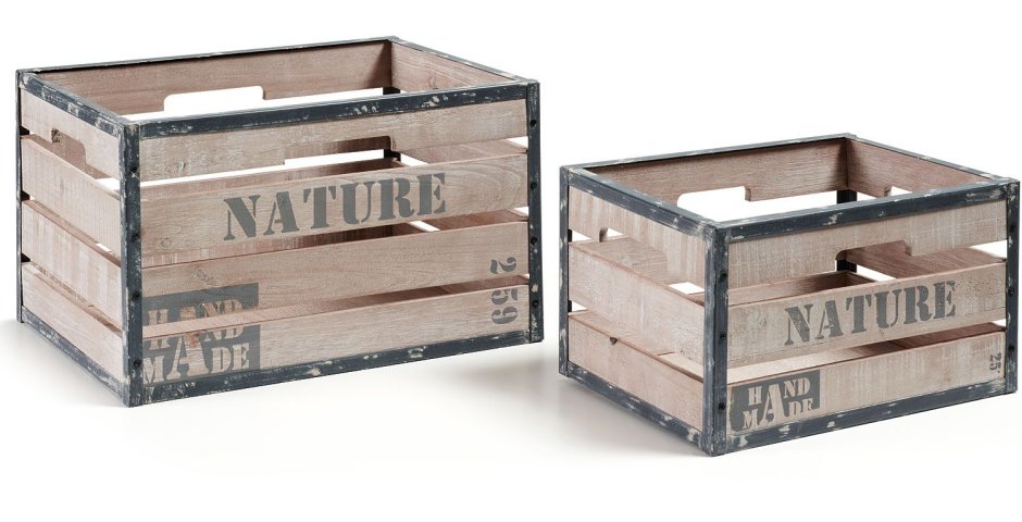 Деревянный ящик с металлическими уголками