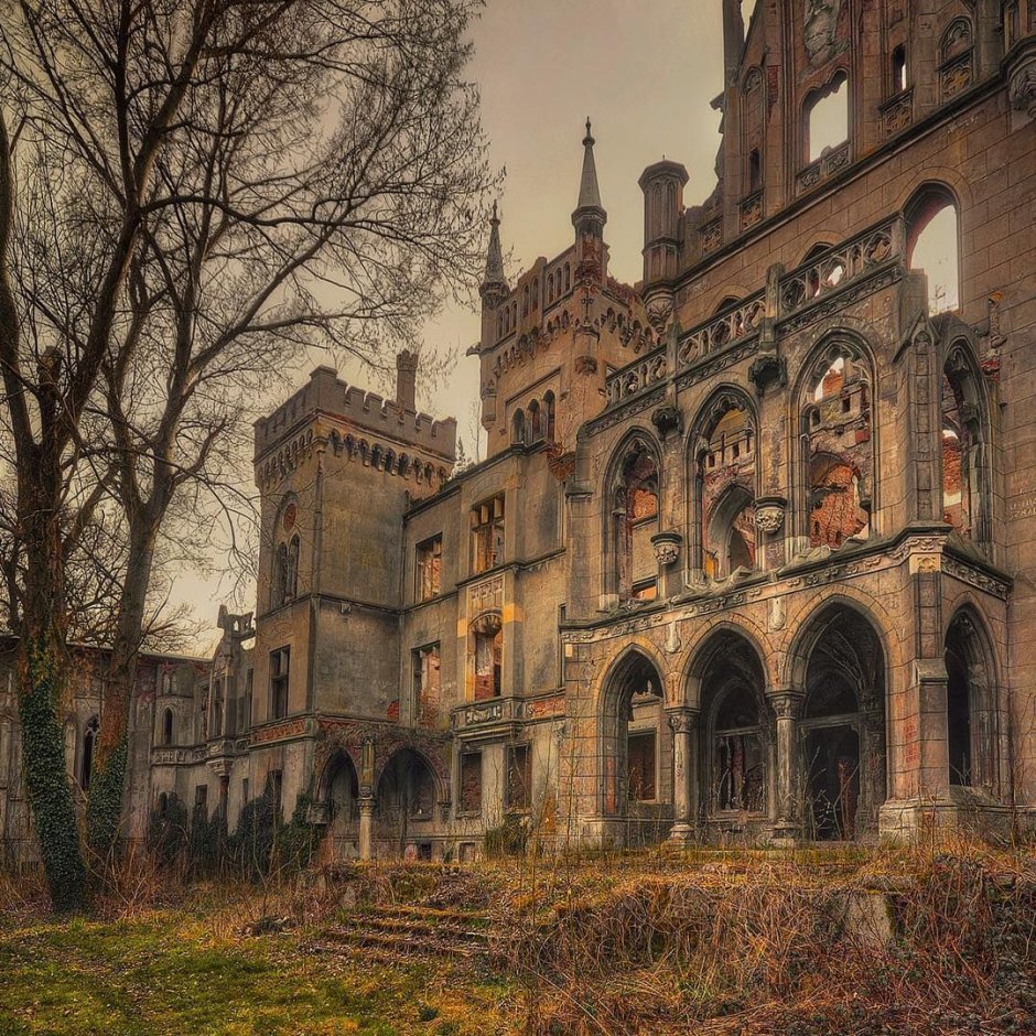 Заброшенный замок Миранда в Бельгии