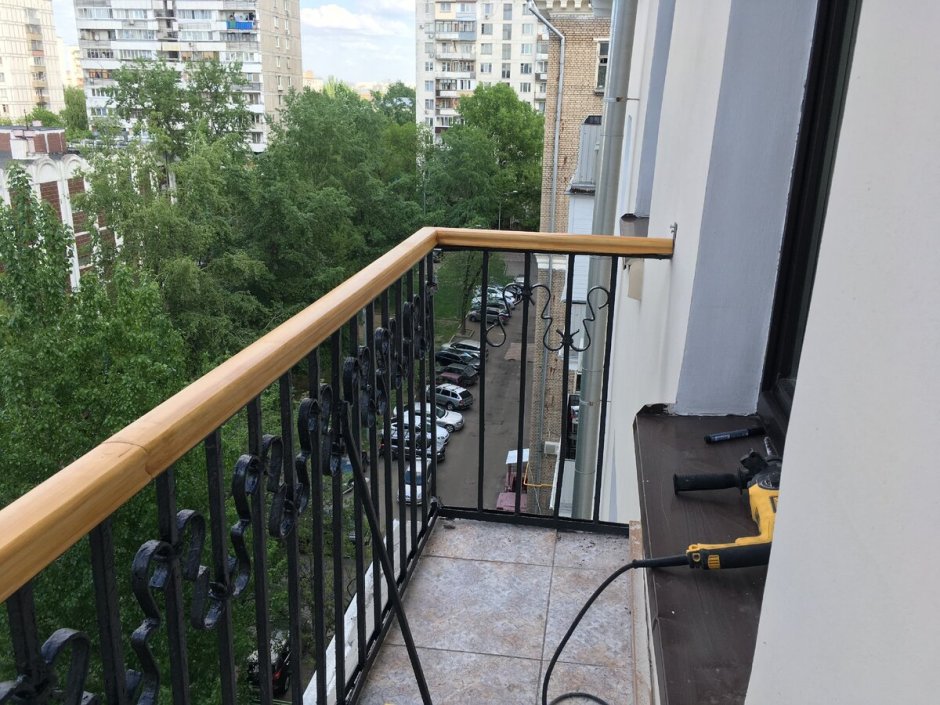 Отремонтированный открытый балкон