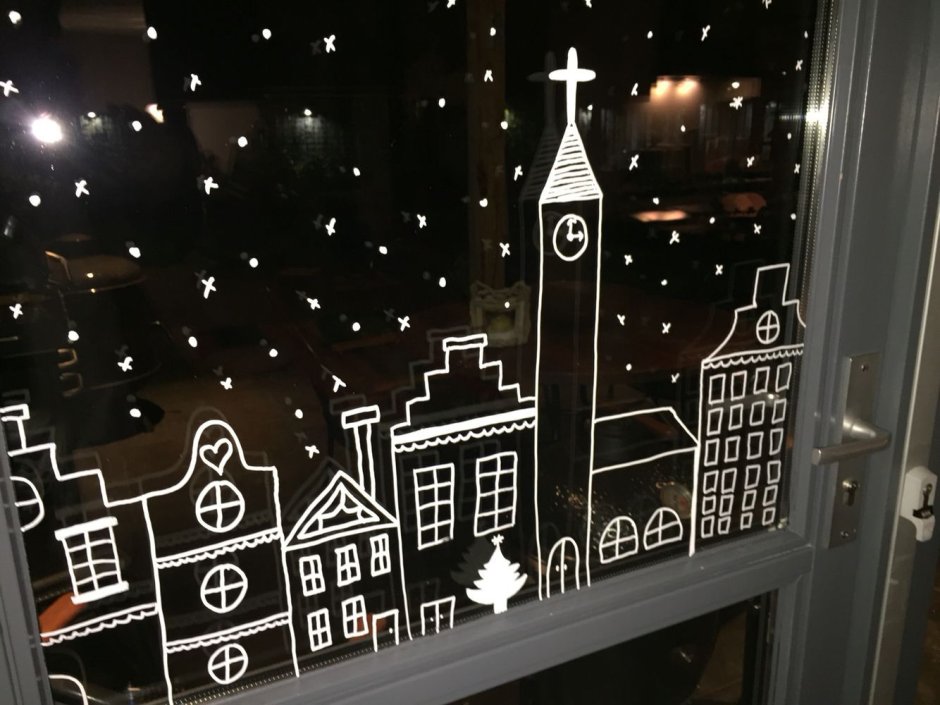 Новогодние украшения на окн