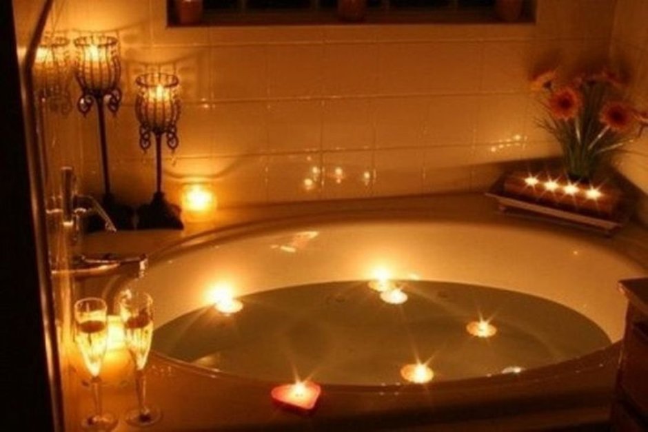 Романтическая ванна со свечами