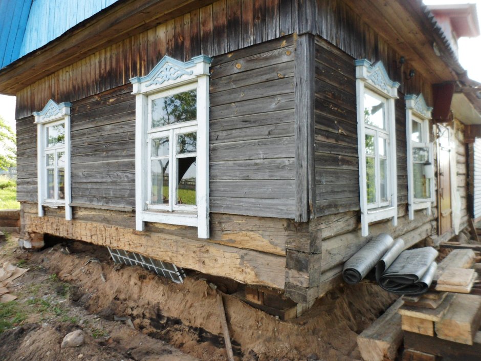Гостиная Прованс Кантри в бревенчатом доме