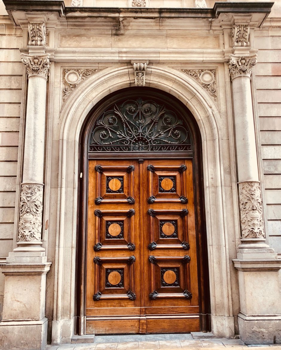 Двери архитектура