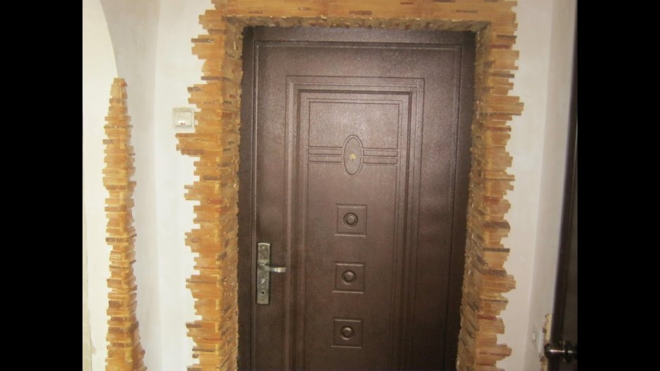 Дверной портал из дерева