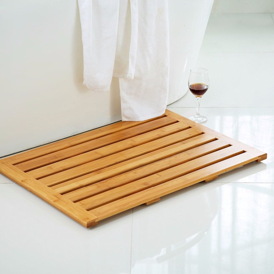 Деревянный коврик для ванной