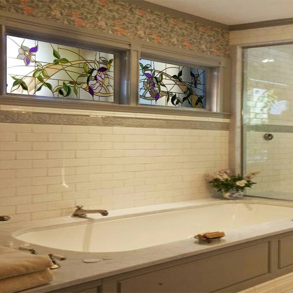 Окно между ванной и кухней