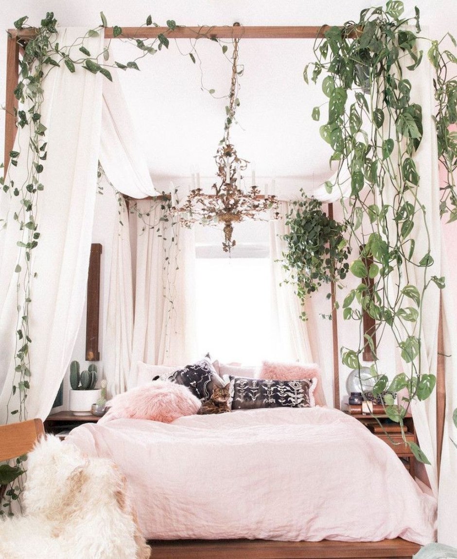 Кровать в романтическом стиле