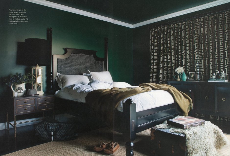 Спальня в темно зеленых тонах
