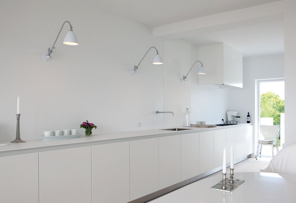 Кухня в минималистическом стиле без верхних шкафов