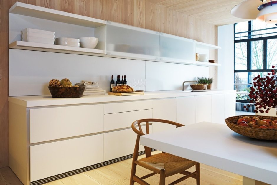 Кухни без верхних навесных шкафов в современном стиле