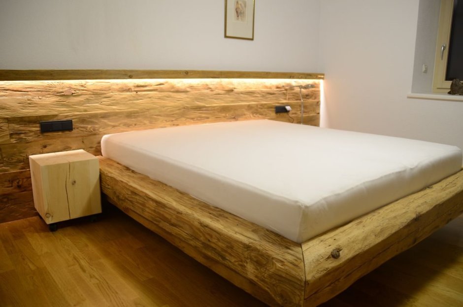 Кровать двуспальная из дерева парящая